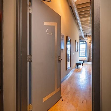Hip Urban Loft - Small Town Charm - 124 Lofts #1 West Dundee Eksteriør billede