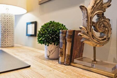 Hip Urban Loft - Small Town Charm - 124 Lofts #1 West Dundee Eksteriør billede
