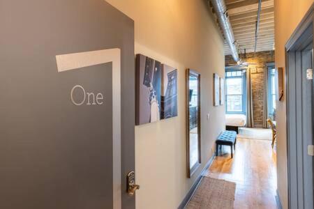 Hip Urban Loft - Small Town Charm - 124 Lofts #1 West Dundee Eksteriør billede