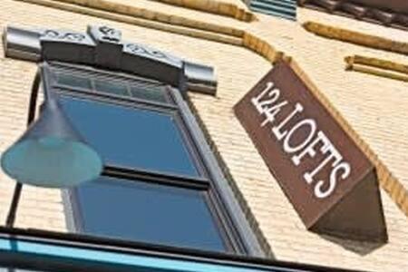 Hip Urban Loft - Small Town Charm - 124 Lofts #1 West Dundee Eksteriør billede
