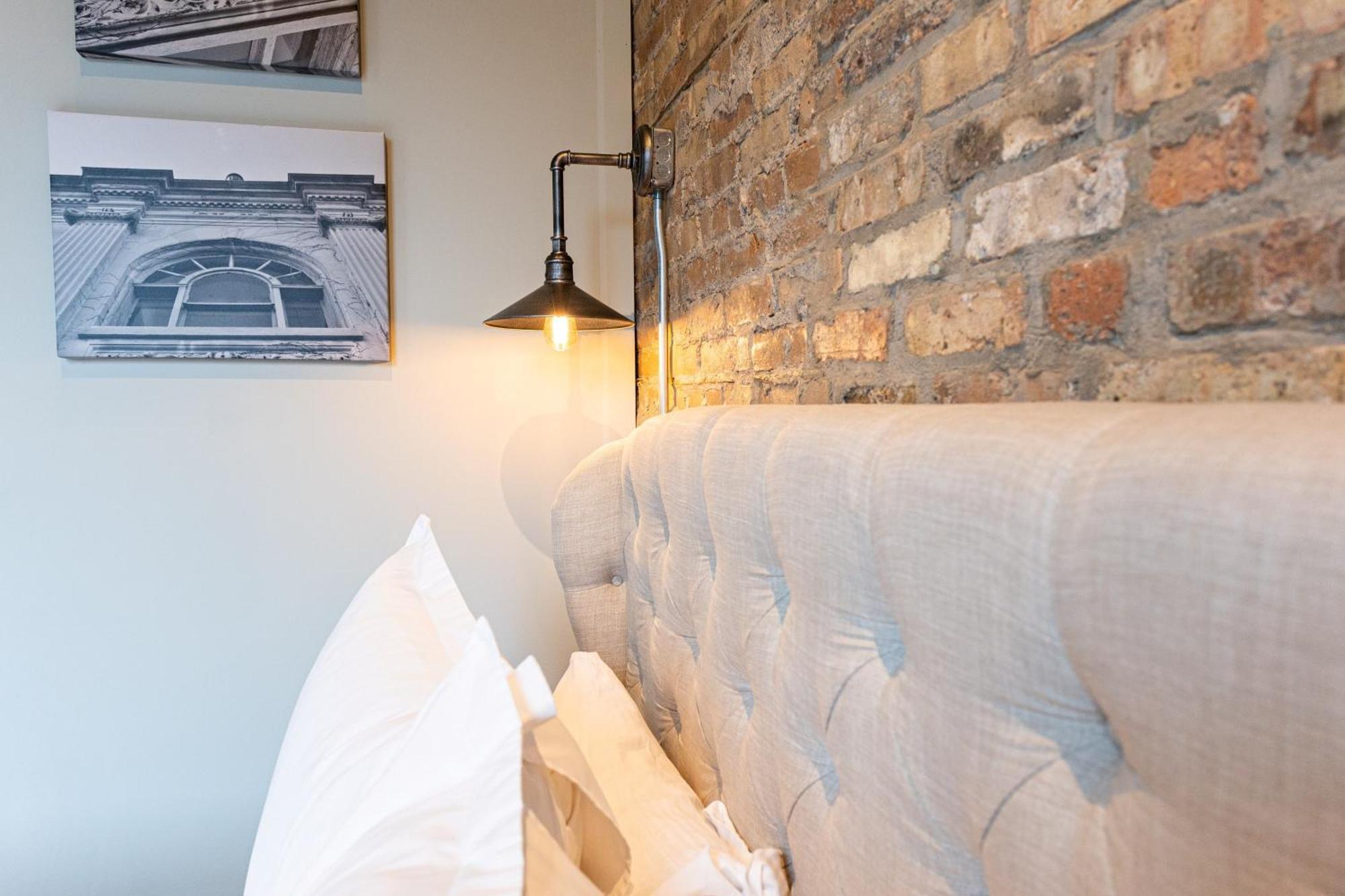 Hip Urban Loft - Small Town Charm - 124 Lofts #1 West Dundee Eksteriør billede