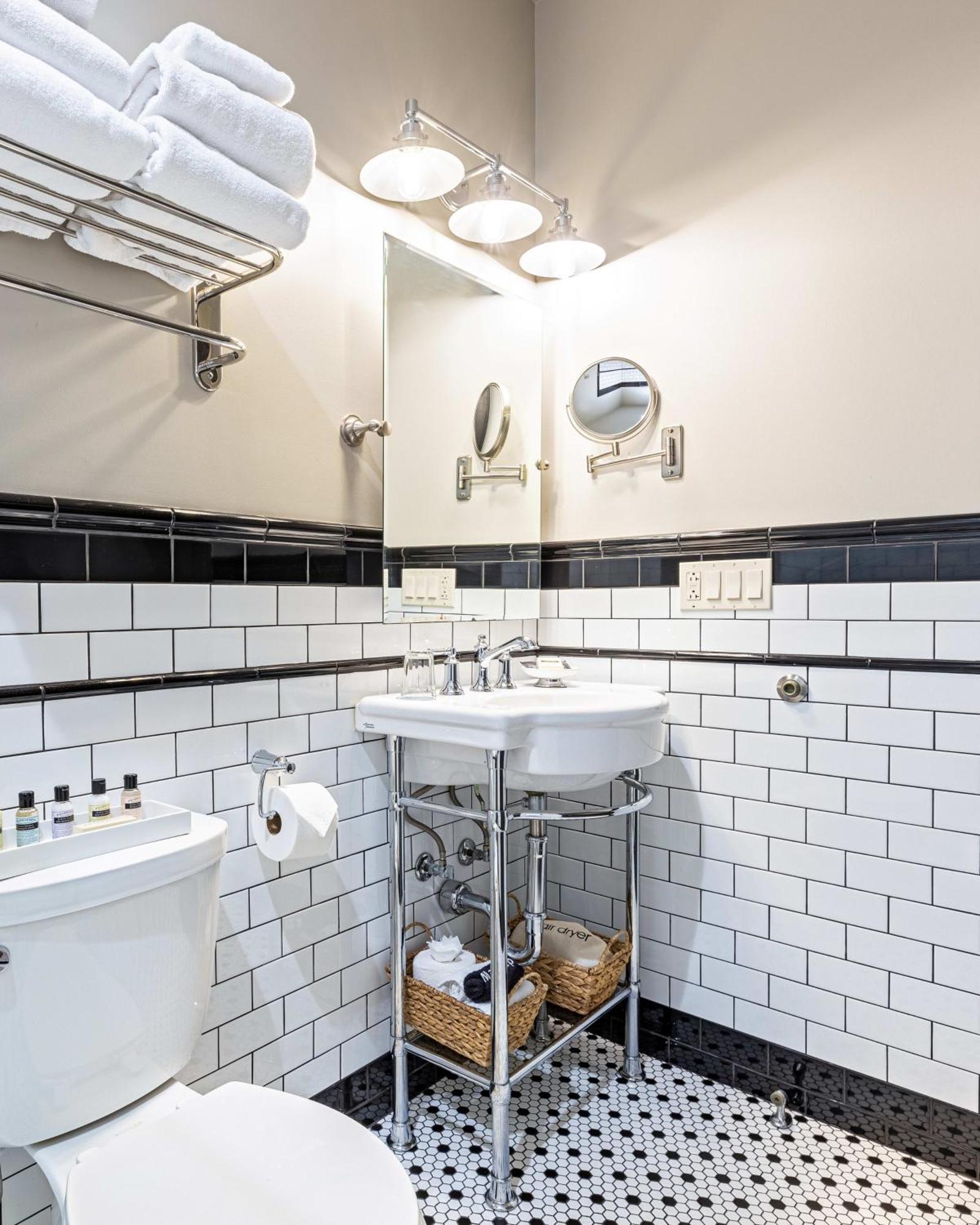 Hip Urban Loft - Small Town Charm - 124 Lofts #1 West Dundee Eksteriør billede